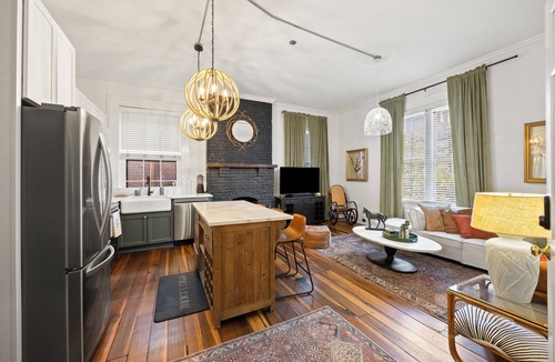 Downtown Apartment | The Shryock Suite at Historic Indigo House - Steps from Rupp Arena