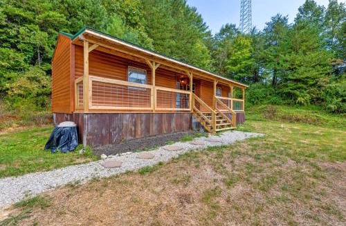 Campton House | The Sit and Stay Cabin- Hot Tub, Firepit, WiFi