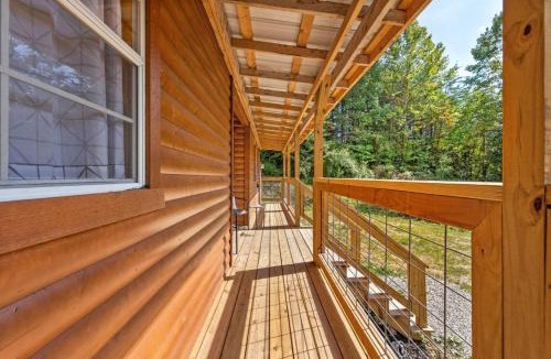 Campton House | The Sit and Stay Cabin- Hot Tub, Firepit, WiFi