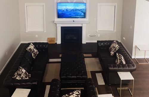 Clover Hill House | The Sought After Residence - Mountain View, Perfect For A Pre-Wedding Getaway