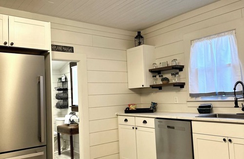 Long View Apartment | The Spruce Goose apartment, near aviation museum, The Spruce Goose