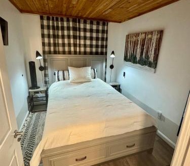 Sugar Mountain Apartment | The Sugar Suite - Renovated with a View! Ski IN-OUT! Heated POOL, Hot tub, sauna, gym, AC, EV, adjustable bed