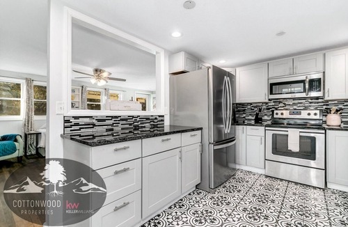 Swannanoa Cottage | The Swannanoa Suite - Cottonwood Properties