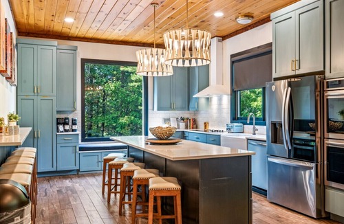 Pittman Center Cabin | The Treasure Of Tennessee: View, 2 Hot Tubs, Pool!