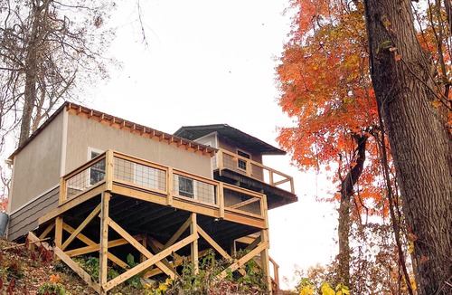 Jonesborough Cabin | The Treehouse at Feather Ridge Retreat