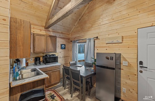 Kalifornsky Cabin | The Uinta - Studio Cabin