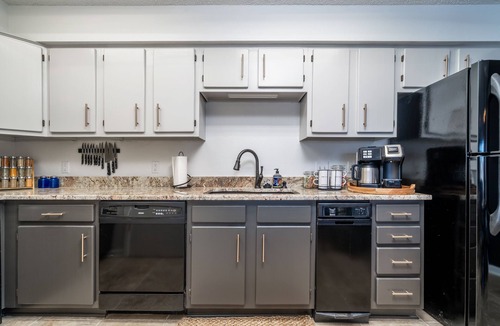 Rockwell Condo | The Vandiver on Lake Hamilton, Bright and Cozy Lakefront Condo
