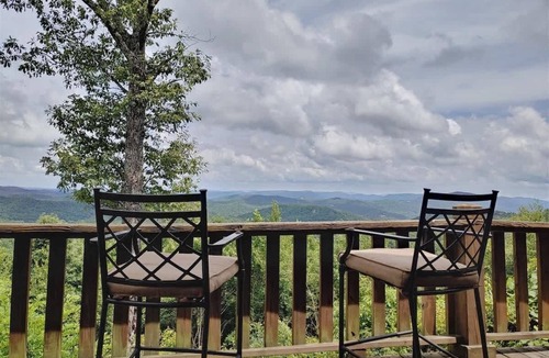 Apple Ridge House | The View