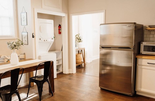 Bell Court Apartment | The Walton House #1, A beautifully furnished cottage in the heart of Lexington