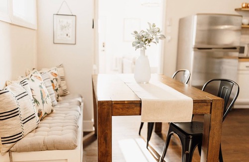 Bell Court Apartment | The Walton House #1, A beautifully furnished cottage in the heart of Lexington