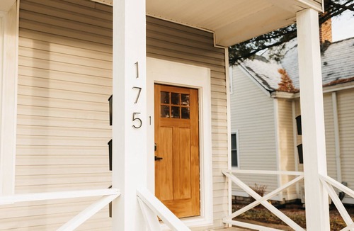 Bell Court Apartment | The Walton House #1, A beautifully furnished cottage in the heart of Lexington