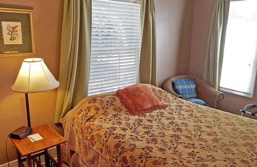 Flat Rock Cottage | The Waterlily Cottage-2 Bedrooms/2 bathroom cottage -located in Flat Rock,NC-