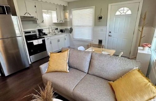 West Side Historic District Apartment | The Yellow Door Cottage