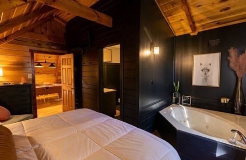Stanton Cabin | This cabin is a 2 bedroom(s), 2 bathrooms, located in Stanton, KY.