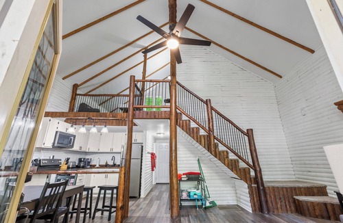 Rogers Cabin | This cabin is a 2 bedroom(s), 1 bathrooms, located in Rogers, KY.