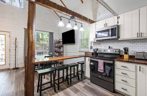 Rogers Cabin | This cabin is a 2 bedroom(s), 1 bathrooms, located in Rogers, KY.