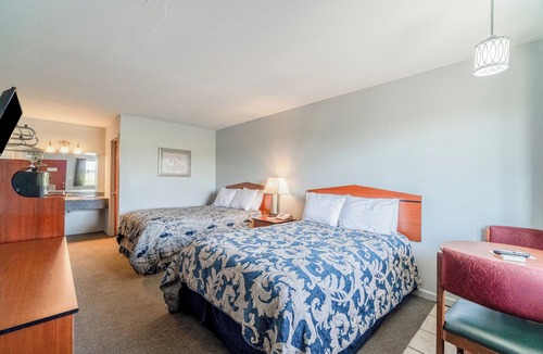 Aurora Hotel | Three Charming Units, Ideal for Small Town Exploration, Parks & Local Flavor