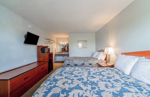 Aurora Hotel | Three Charming Units, Ideal for Small Town Exploration, Parks & Local Flavor