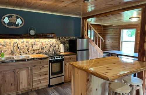 Jasper Cabin | Three Oaks Cabin - A Log Cabin Just 3 Miles East of Jasper on Hwy 74E