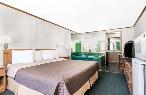 Summit Hotel | Tidy Unit, Outdoor Pool, Free Parking, WiFi, Pets Allowed