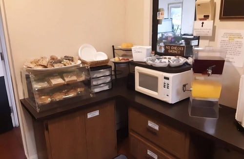 Summit Hotel | Tidy Unit, Outdoor Pool, Free Parking, WiFi, Pets Allowed