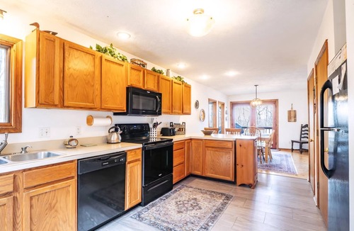 Old Timberline House | Timberly - 699 Ridge Road Timberly - Private Wooded Lot, Outdoor Hot Tub, Pool Table, Pet Friendly, Lake Access!