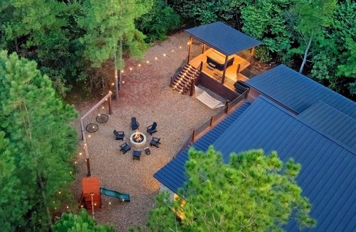 Hochatown Cabin | Timberstone: Modern—A+ Gameroom, Backyard & Location—75" TV