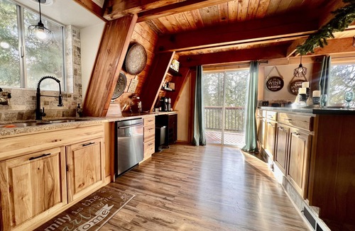Springville Cabin | Tiny Trees Cabin (Giant Sequoias)