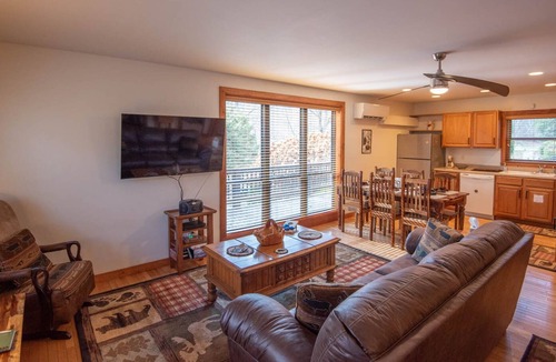 Todd Cottage | Todd Cottage in the woods - Fire pit - Basketball Hoop - Beautiful wooded setting