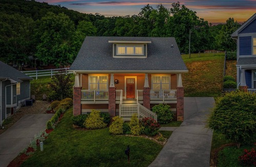 Swannanoa House | Toddler Friendly Mountain Views at Barley Bungalow AVL