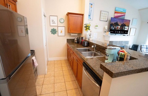 Lower Queen Anne Condo | Top Floor Water View Oasis near Space Needle & Cruise