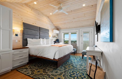Boothbay Harbor Hotel | Topside Inn