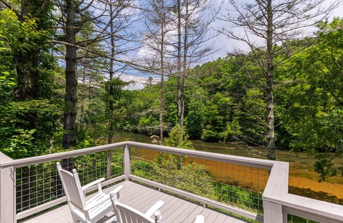 West Jefferson House | Touch of Grey - Riverfront home, pet friendly, near Boone and West Jefferson