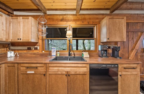 Blowing Rock Cabin | Traditional Cabin with Modern Conveniences