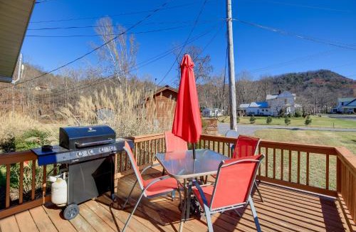 Damascus House | Trail Town USA! 2BD Cabin on Laurel Creek w/Deck