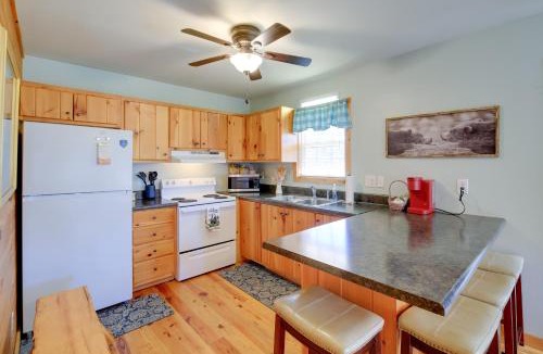Damascus House | Trail Town USA! 2BD Cabin on Laurel Creek w/Deck