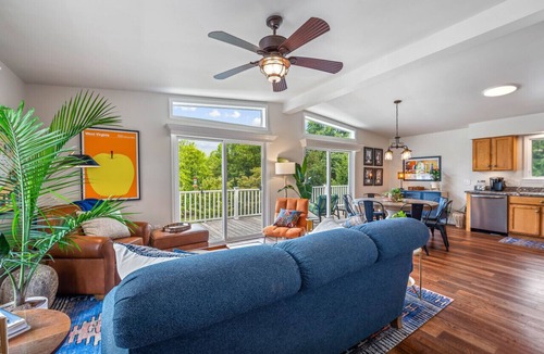 Berkeley Springs House | Trailblazer - hot tub, trail, game room, pets, wifi, fire pit, view, secluded