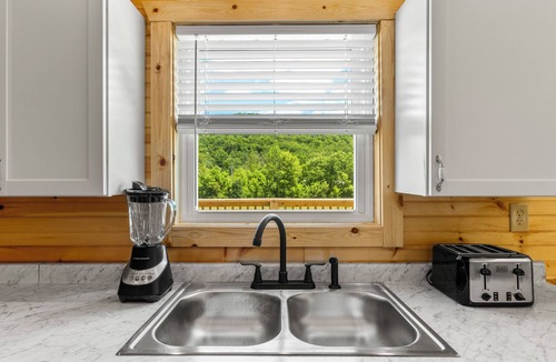 Stanton Cabin | Trailer Parking/Hot Tub/King Size Beds/Mt Views