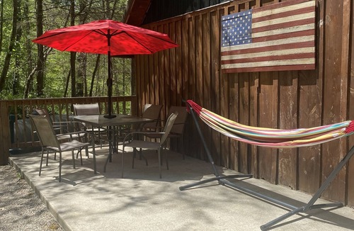 Saint Helens Cabin | Trailer parking, near Hollerwood, Daniel Boone Backcountry Byway, and Climbing