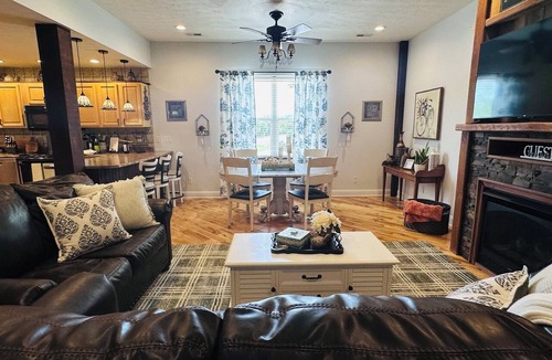 Crown City House | Tranquil Inn at The Barn 3 bedroom, 2 bathrooms, front and back porches