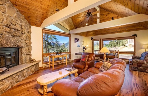 Windcliff Estates House | Tranquil Luxury Vacation At Windcliff 3 Bedroom Home by RedAwning