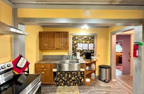 Zion House | Tranquil retreat on 16 acres sleeps 10 guests.