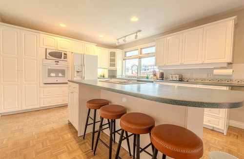 Crescent Heights House | *TransCanada* AC+3BR+3Sofa Bed upto 12 sleeps
