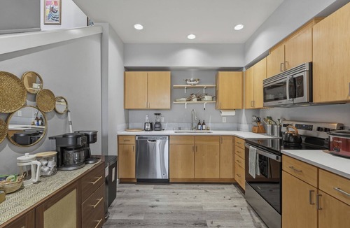 Lower Queen Anne House | Traveler's Dream Cityscape with Space Needle views