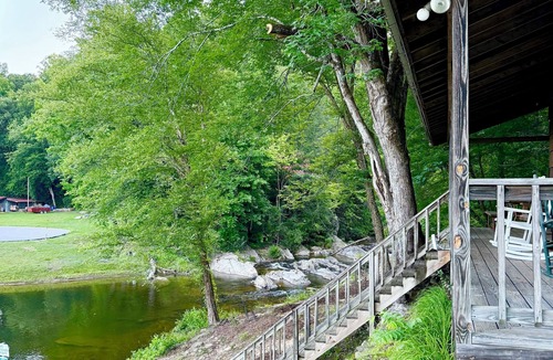 Morganton Cabin | Traveler's Rest Cabin - 1 Bedroom - Dog Friendly