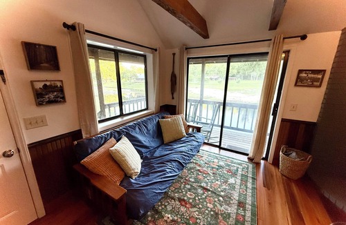 Morganton Cabin | Traveler's Rest Cabin - 1 Bedroom - Dog Friendly