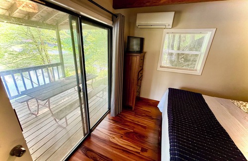 Morganton Cabin | Traveler's Rest Cabin - 1 Bedroom - Dog Friendly