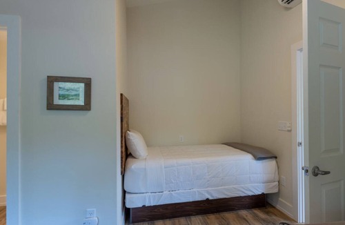 Canton House | Tree House Lodging One in Springdale Golf Resort