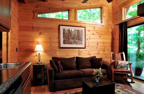 Boone House | Tree House-Style Luxury Cabin in the Blue Ridge Mountains, North Carolina