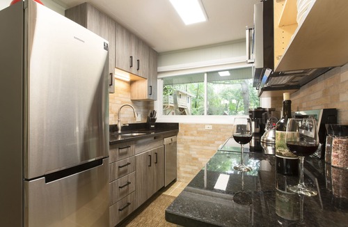 Kenilworth Ski Chalet | Treetop Chalet-4 Mins to DT AVL, 10 Mins to Blue Ridge Parkway, Dog Friendly, FP